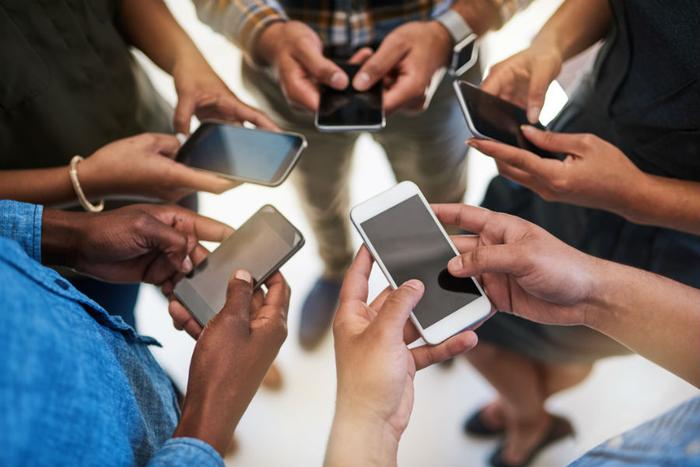 Ibimenyetso 15 bikwereka ko wabaswe na telefone