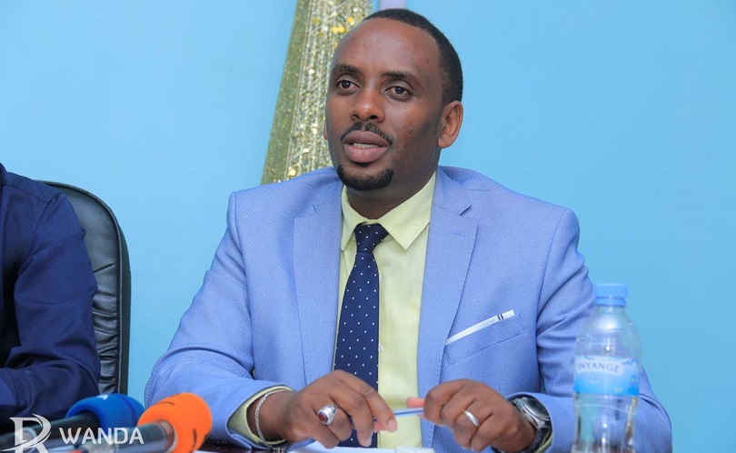 Munyakazi Sadate yagereranyije amatora y'umuyobozi wa Ferwafa n'ikinamico