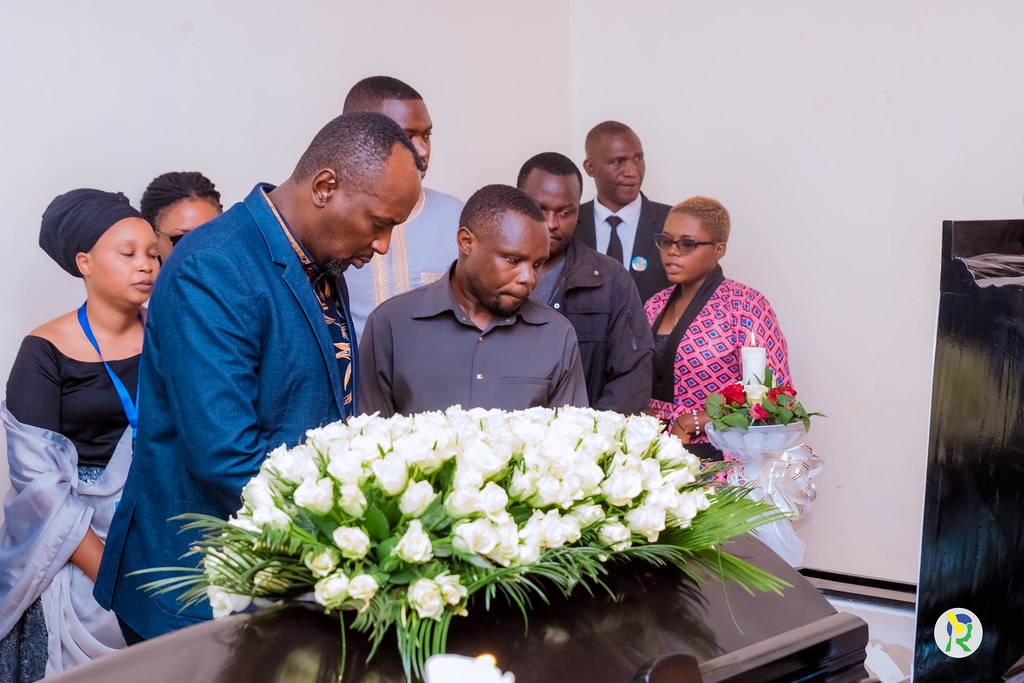 Papa Sava na Kanyombya bari mu baherekeje bwa nyuma Pastor Theogene-AMAFOTO 100