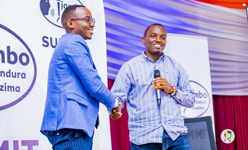 Yari agiye kujya mu gisirikare, uko yazinutswe inzoga- Tom Close yaganirije urubyiruko ahabwa impano-AMAFOTO