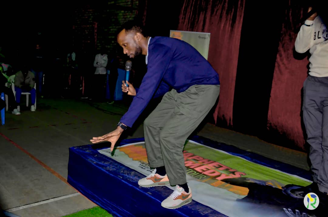 Japhet aherekejwe na Ally Soudy batanze ibyishimo n’ubufasha i Huye-AMAFOTO