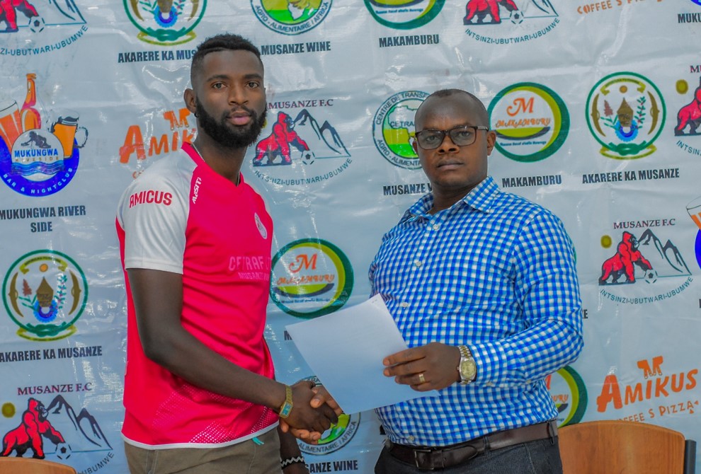 Iradukunda Bertrand na rutahizamu w'ikipe y'igihugu ya Ghana basinyiye ikipe ya Musanze FC