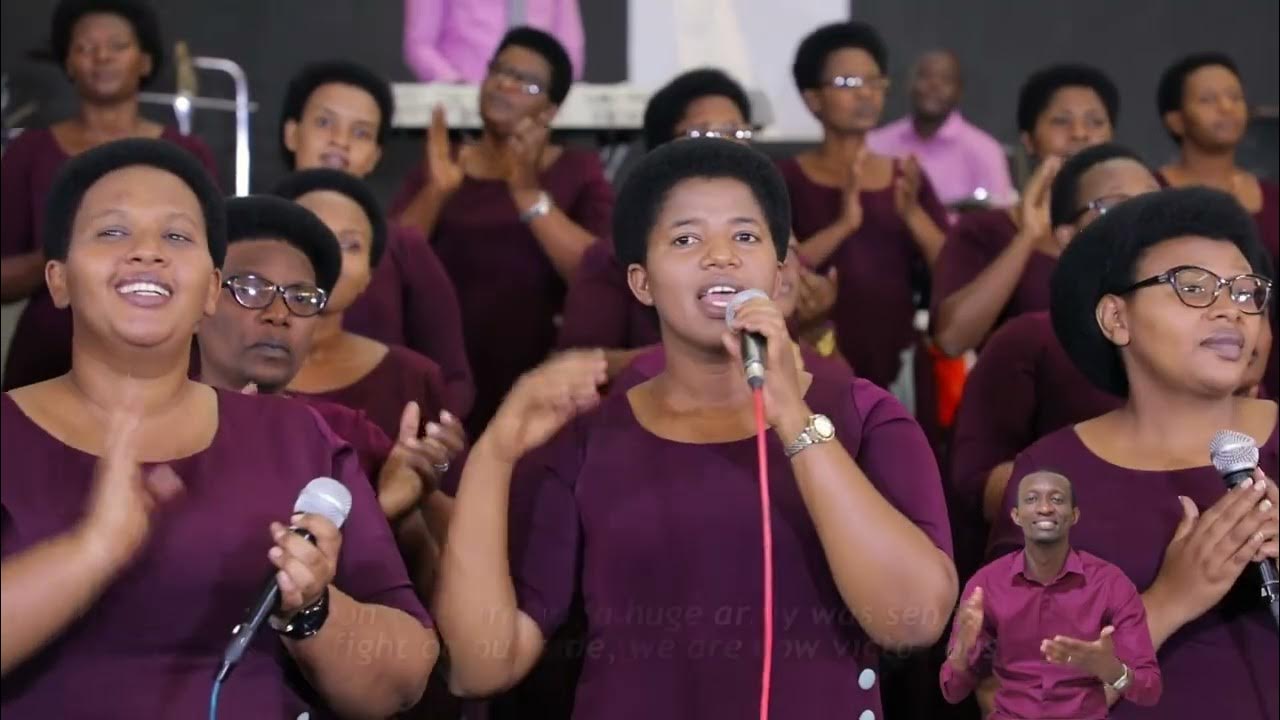 Korali Jehovah Jireh yatumiwe na Korali EFATA mu giterane "Nzamamaza Live Concert"