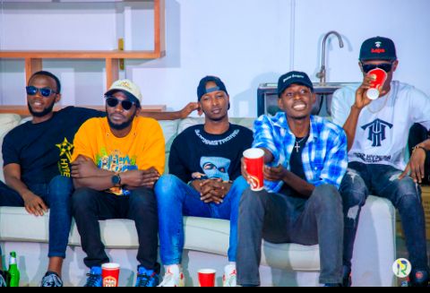 Impumeko y'Aba-Djs barimo  gukoza imitwe y'intoki  kuri Miliyoni 18 Frw muri  Mutzing Amabeats -VIDEOS