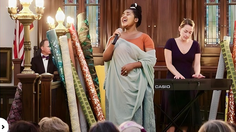 Clarisse Karasira yazirikanye abarwayi mu ndirimbo yakomoye ku nshuti ye-VIDEO