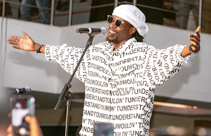 Ruti Joël agiye gukora igitaramo yatuye umubyeyi we kizahuza urungano