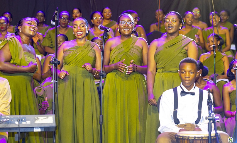 Chorale Christus Regnat na Josh Ishimwe bafashije Abakristu kuramya; ibyaranze igitaramo ‘I Bweranganzo’-AMAFOTO+VIDEO