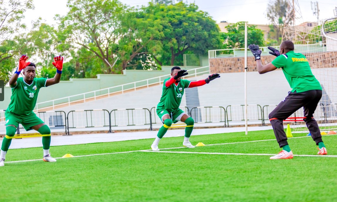 Ni umwotso  w'abanyamahanga? Uko abanyezamu 2 bashya bisanze mu Mavubi 