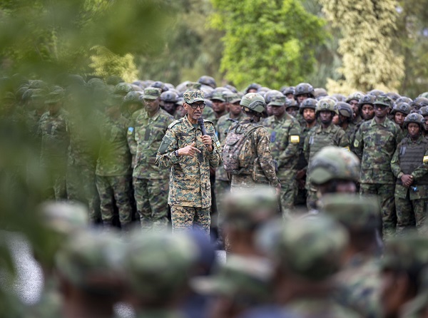 Perezida Kagame yazamuye mu ntera abasirikare barimo ba Brig Gen