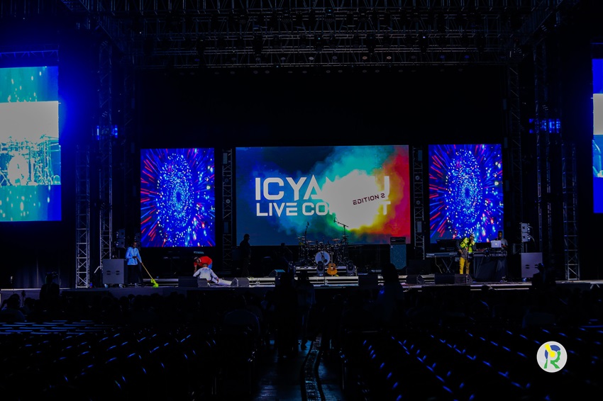 Amateka yisubiyemo! Amafoto y'ahabera igitaramo cya Israel Mbonyi