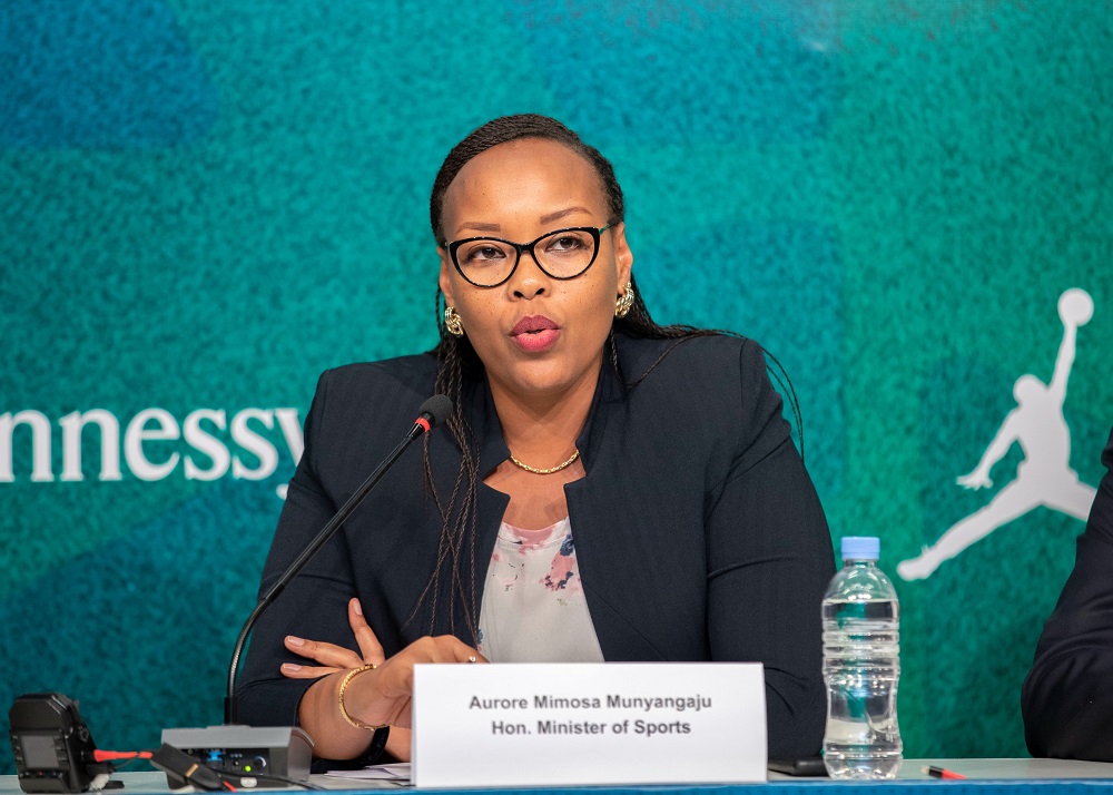 Minisitiri   Aurore Mimosa yashimiye ikipe ya APR FC