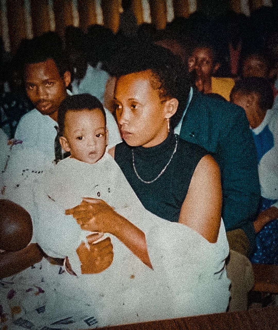 Kenny Rwanda Kenny Sol yarase amashimwe umubyeyi we watabarutse | InyaRwanda.com