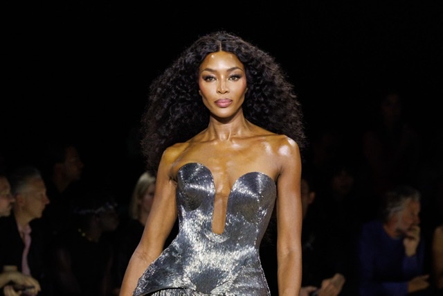Naomi Campbell yahishuye igituma agitemba itoto ku myaka 53