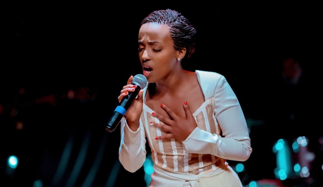 Imbamutima za Sharon Gatete uri kuminuza mu muziki washyize hanze Album ya mbere-VIDEO