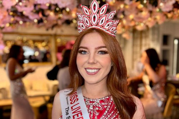 Uwabwiwe n’abaganga ko atazongera kugenda yambitswe ikamba ry'ubwiza aninjira mu bahatanira Miss England