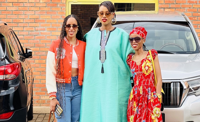 Amarangamutima y'abagore ba Jay Polly nyuma yo guhabwa amwe mu mafaranga bemerewe mu gitaramo cya Platini