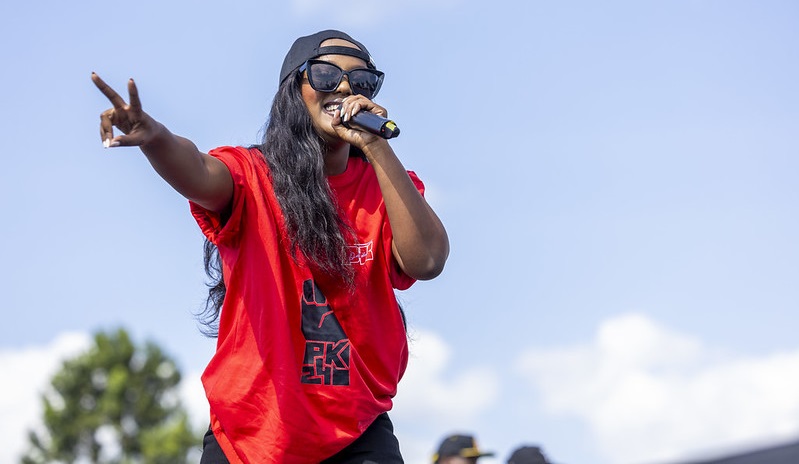 Mwaratureze turakura- Ishimwe rya Knowless kuri Paul Kagame wamukuye mu nzu 'y'ikibahima'