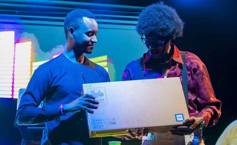 Fuadi Uwihanganye yegukanye igihembo cy’uwambaye neza muri ‘Oldies Music Festival’-AMAFOTO