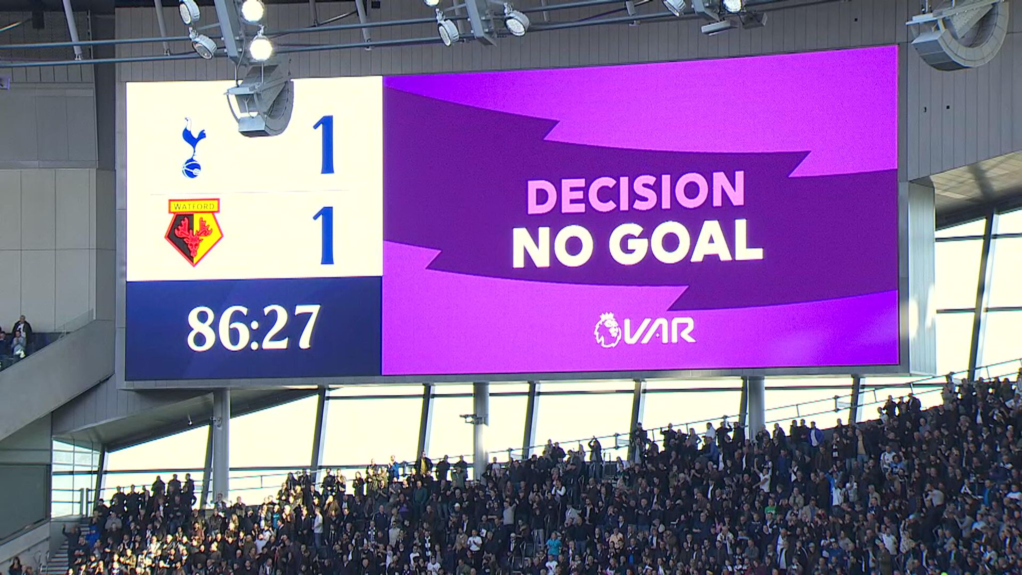 English Premier League igarutse mu isura nshya, abijundikaga VAR babyungukiramo