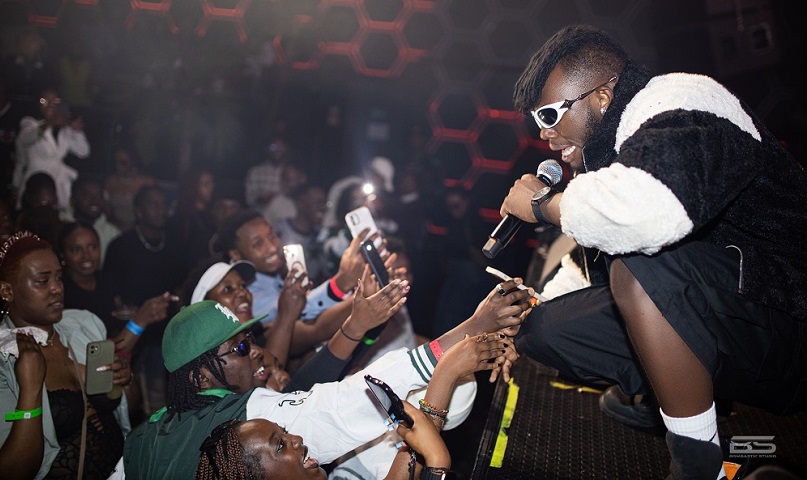 Bwari ubwa mbere nikoranye kuri ‘Stage’! Chriss Eazy yavuze ibintu 5 byaranze igitaramo cye i Burayi- AMAFOTO