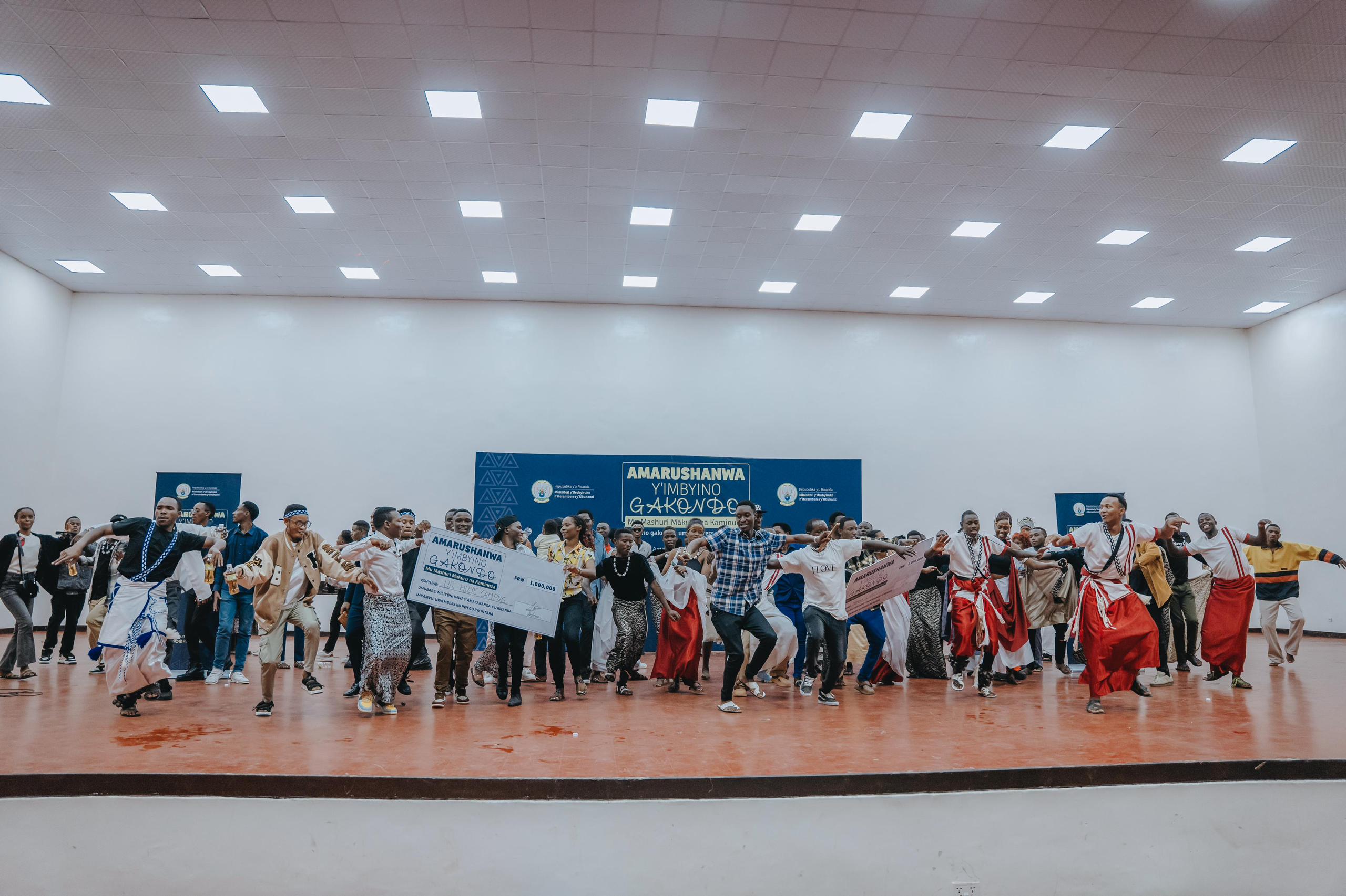 Hatangijwe amarushanwa y'Imbyino Gakondo mu Mashuri Makuru na Kaminuza, ab'inkwakuzi batahana miliyoni 2 Frw