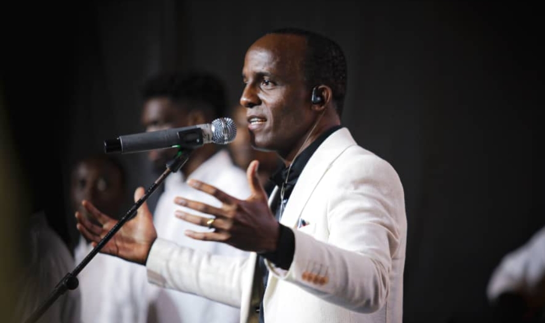 Alexis Dusabe wizihiza imyaka 25 mu muziki yinjiranye muri 2025 Album iri mu ndimi enye yakozwe mu minsi 300