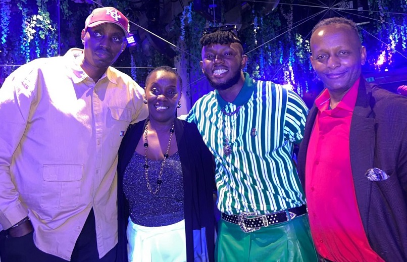 Ni umugisha kuri njye - Ishimwe rya Chriss Eazy kuri Ambasaderi Gashumba witabiriye igitaramo cye