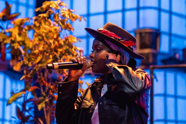 Minisitiri Nduhungirehe yanyuzwe na Album ya Ariel Wayz, ati “Yakabaye ahora kuri US Billboard Hot 100 "