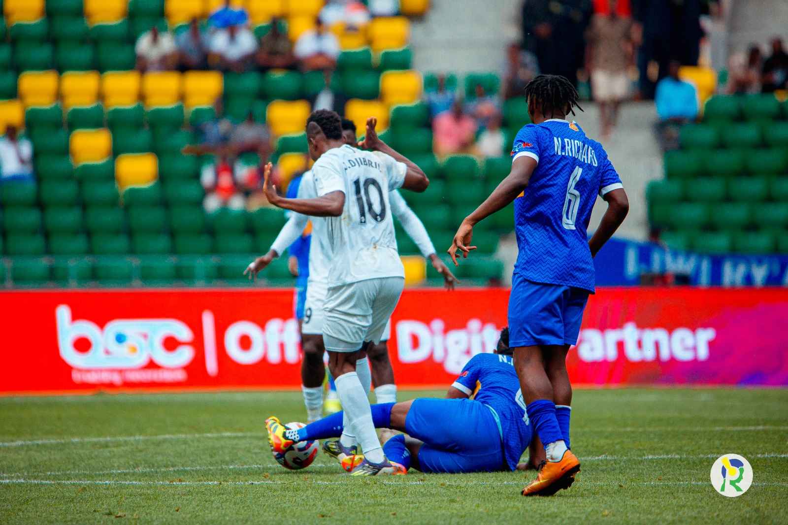 Ubwoba no gukanirana mu bitumye umukino wa APR FC na Rayon Sports ukomeje kuba umubirizi