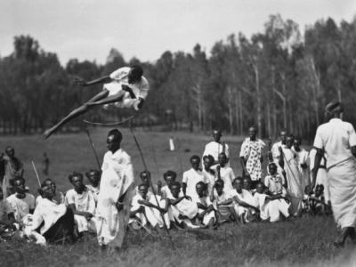 INSIGAMUGANI-Inkomoko y'imvugo "Umusazi arasara akagwa ku ijambo!"