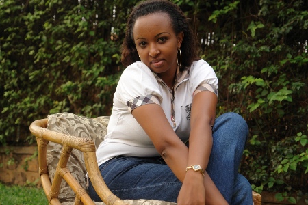 Umukinnyikazi wa filime Marie France Niragire uzwi nka Sonia (muri filime Inzozi) mu mpera z'uyu mwaka azakora ubukwe- MENYA BYINSHI KURI WE